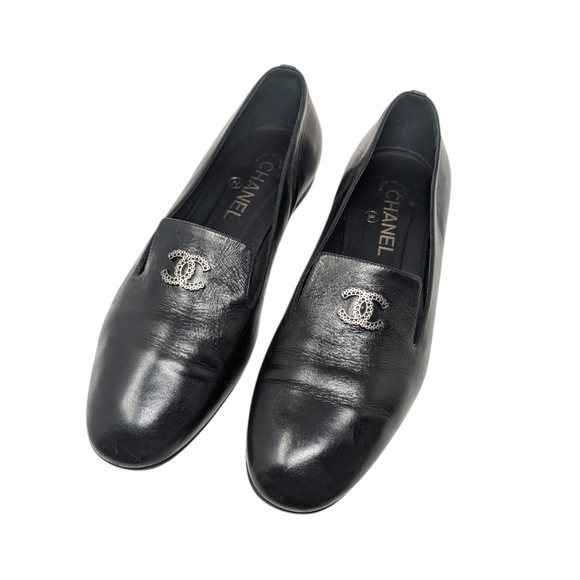 CHANEL Shoes - Chanel Interlocking CC Black Leather Loafer Size EU 39